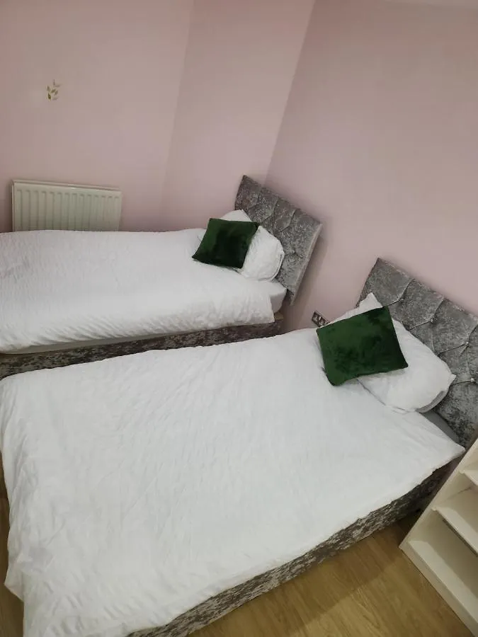 3 Bedrooms 2 Baths, Overlooking The River Near Excel, O2, City Airport - Sleeps Up To 6 لندن 0*,