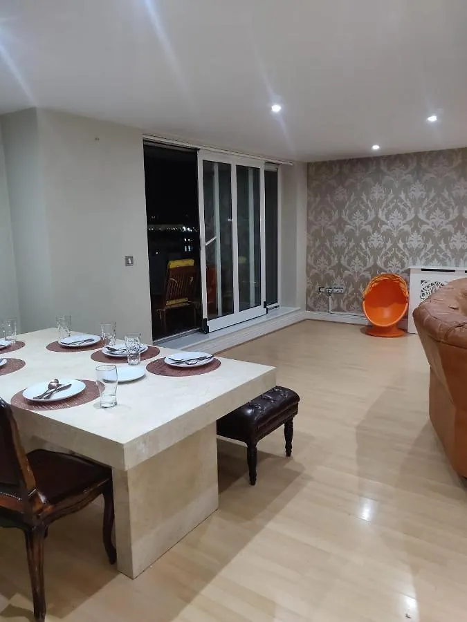 شقة 3 Bedrooms 2 Baths, Overlooking The River Near Excel, O2, City Airport - Sleeps Up To 6 لندن